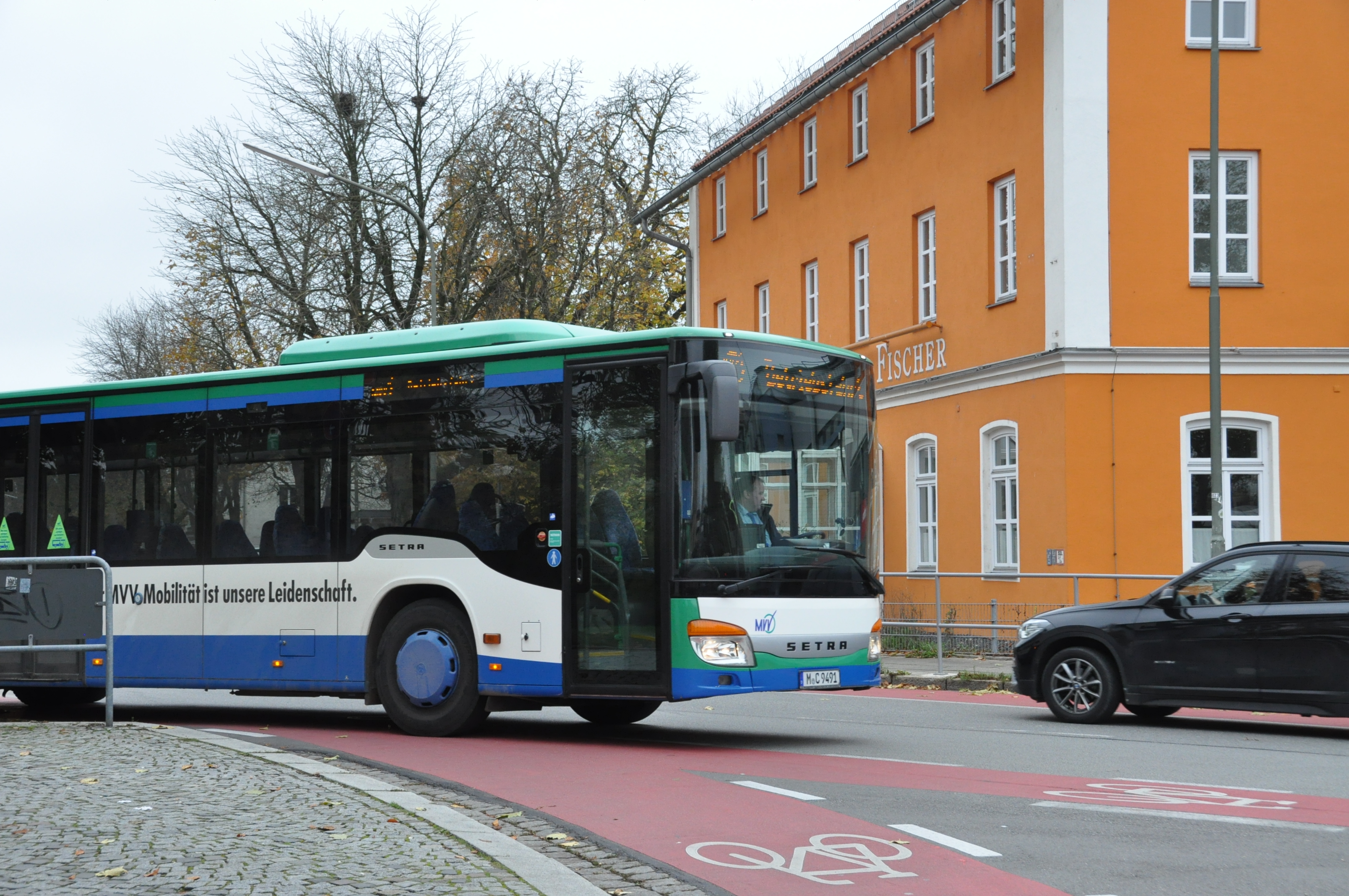 Vorübergehend zusätzliche Haltestelle für die Linie X201 in Oberschleißheim