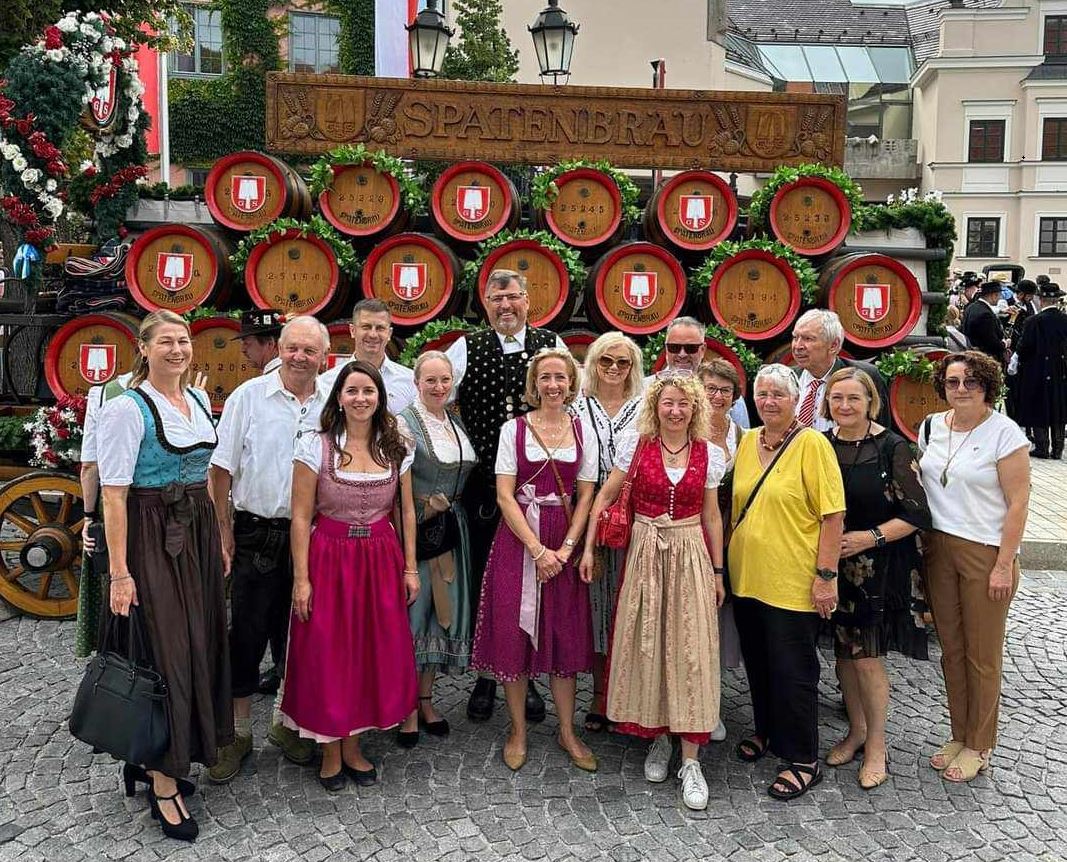 Delegation des Landkreises Oświęcim besucht das Dachauer Volksfest