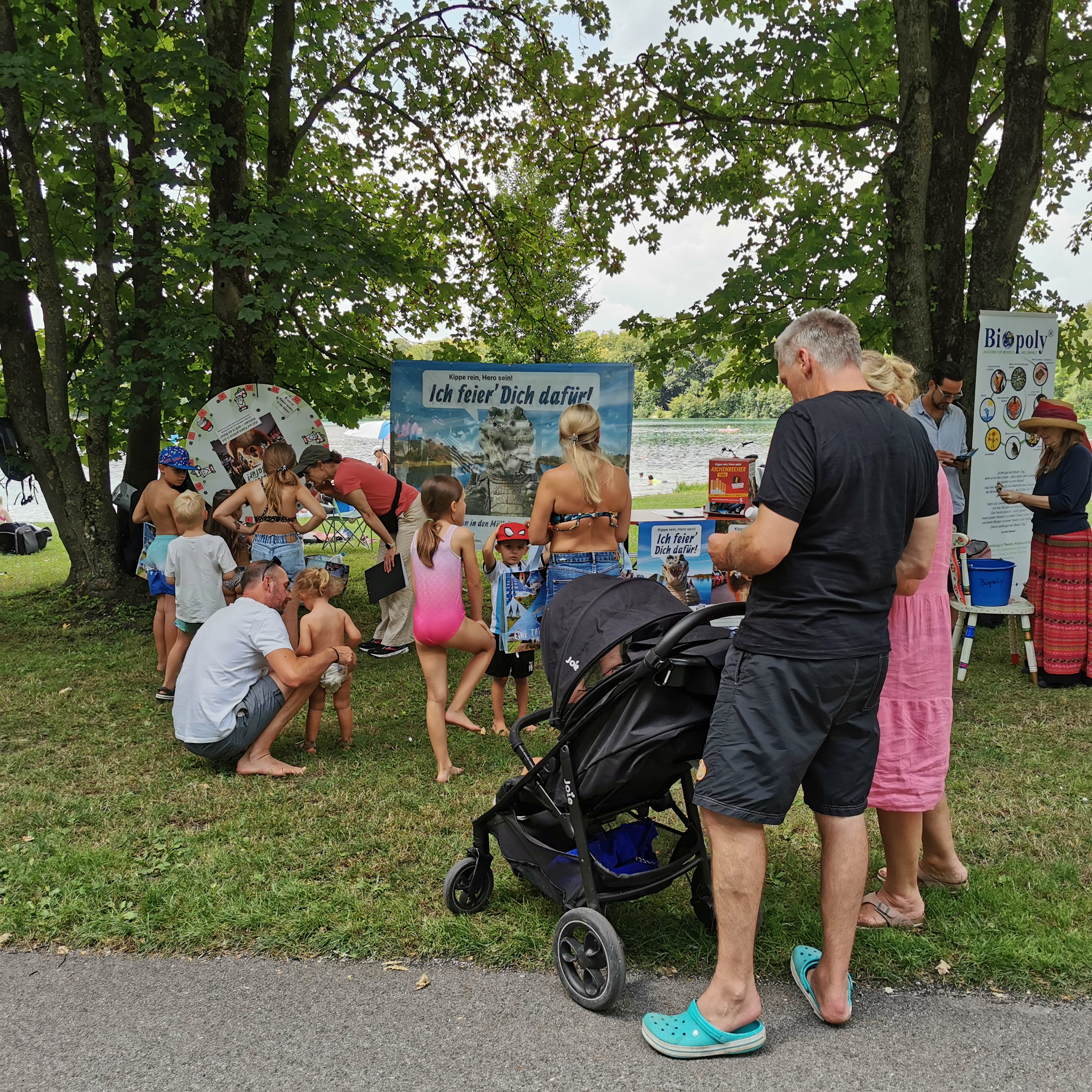 Infostand der Abfallberatung, Mitglieder der Litter–Picker vom Bund Naturschutz sowie der Infostand von Biopoly