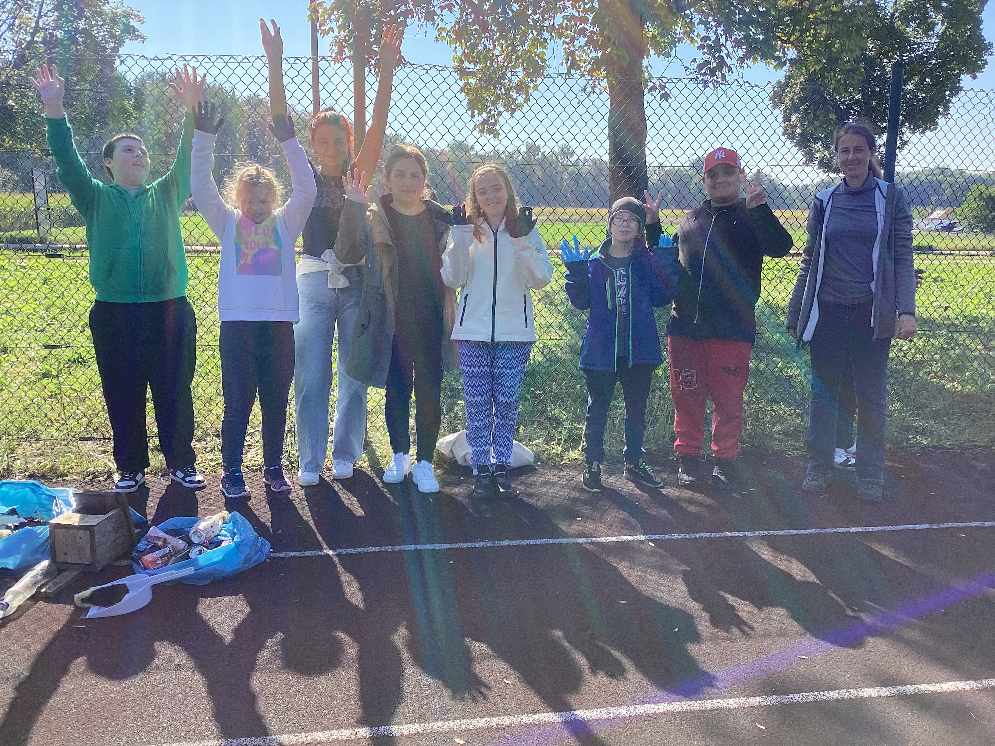 Große Müllsammelaktion der Viktoria-von-Butler-Schule Schönbrunn zum World-Cleanup-Day